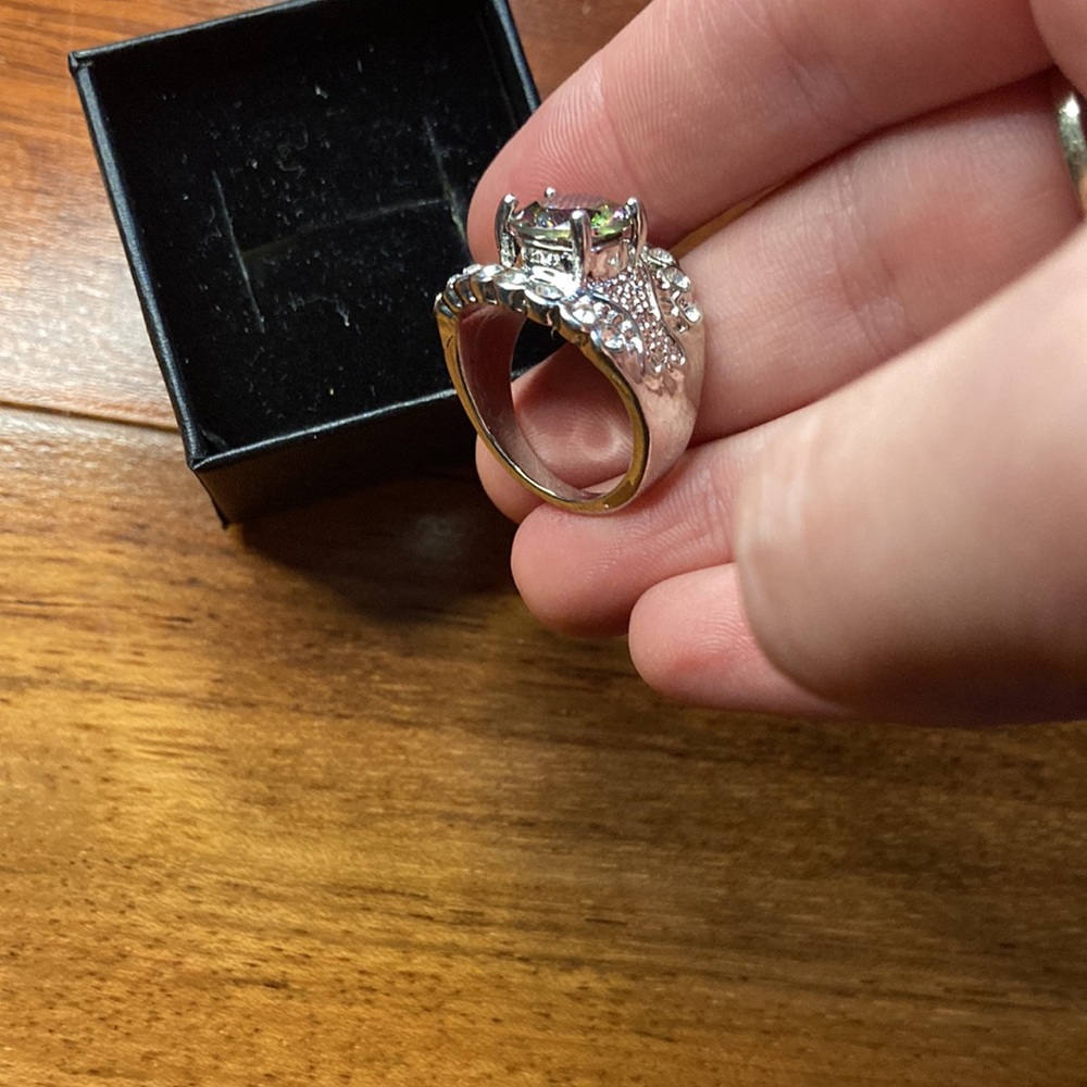 FLASH SALE
- BUNDLE THIS FOR $10 Gemstone ring - Picture 2 of 2
